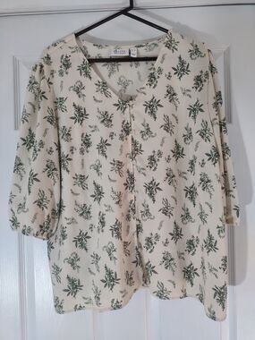 Cream Floral Button-Front Women's Top